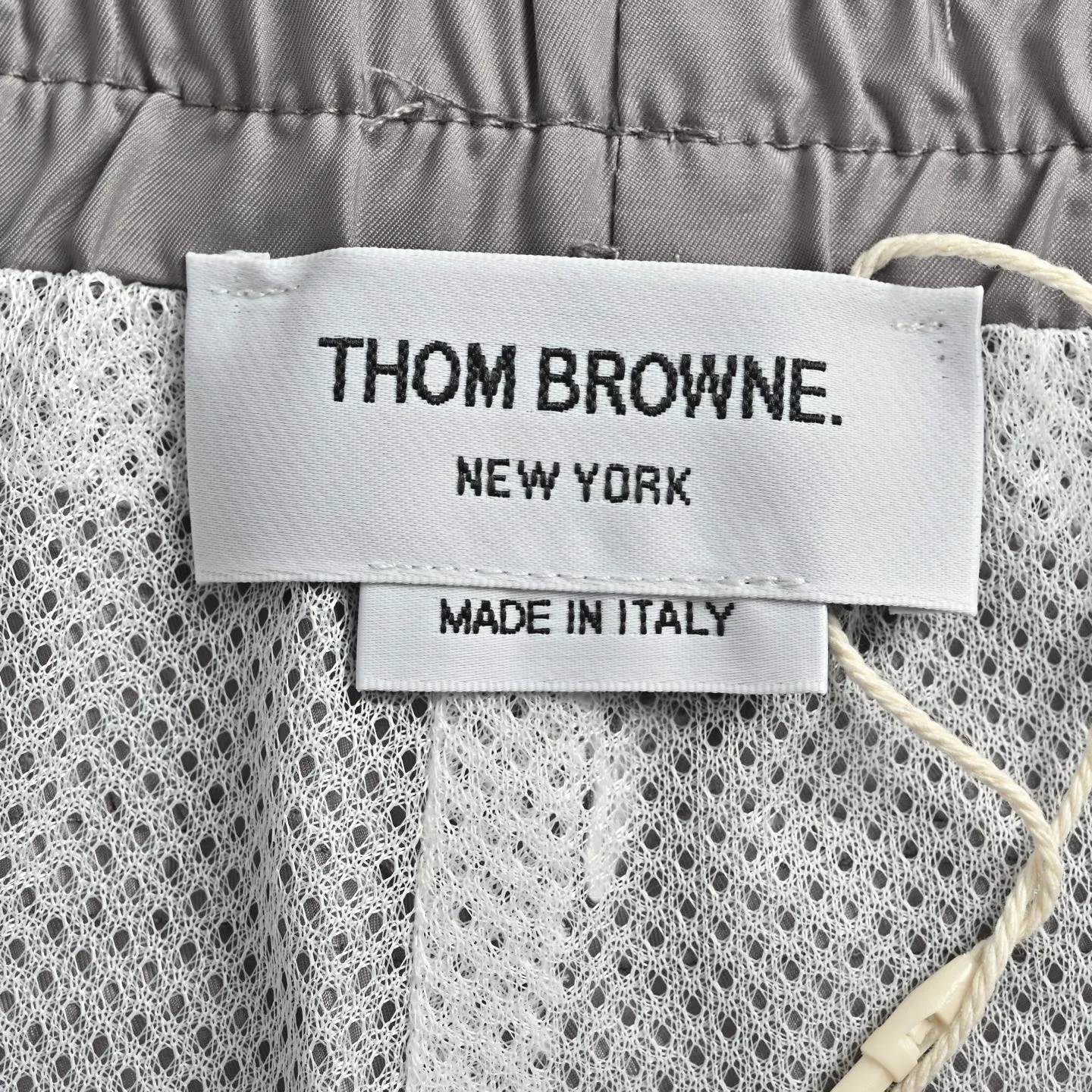 ： Thom Browne/ THOM BROWNE .TB White 100% White Factory Same Style TB TB ：Gray/Navy Blue Size:1/2/3/4